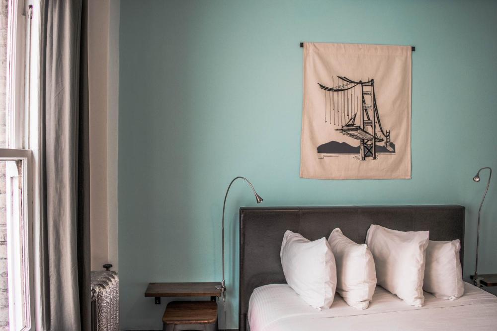 Queen Room with Shared Bathroom interior