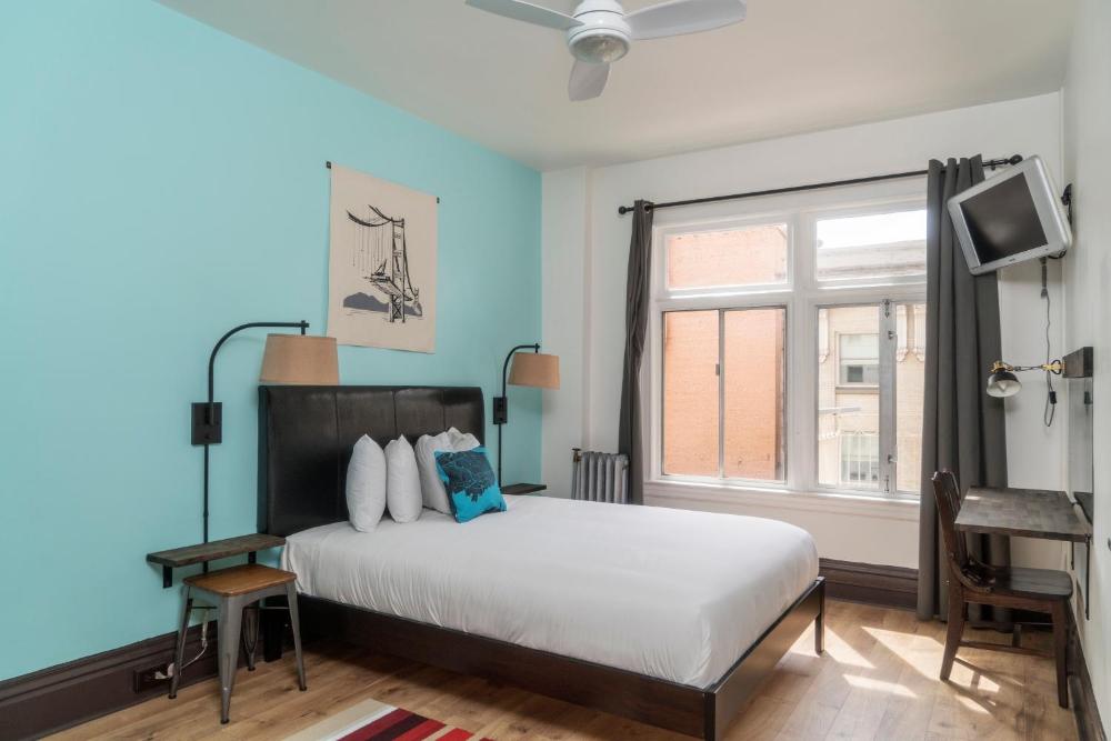 Superior Queen Room interior